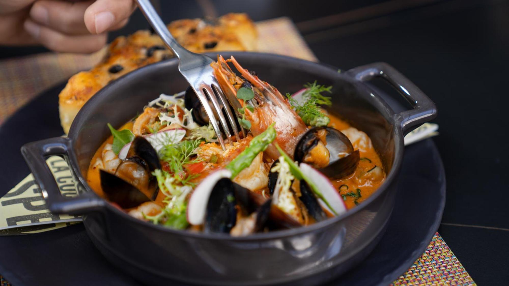 The Abdali Boulevard Hotel Амман Экстерьер фото Thai seafood curry
