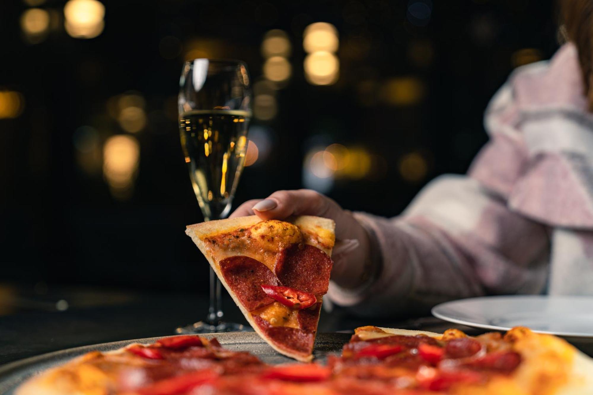 The Abdali Boulevard Hotel Амман Экстерьер фото A slice of pizza