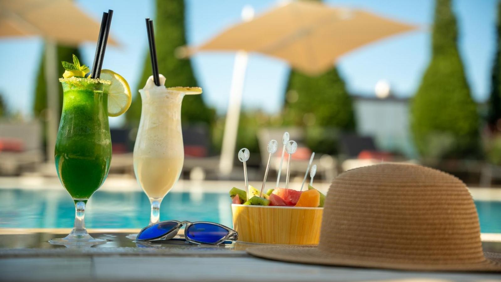 The Abdali Boulevard Hotel Амман Экстерьер фото Poolside at the hotel