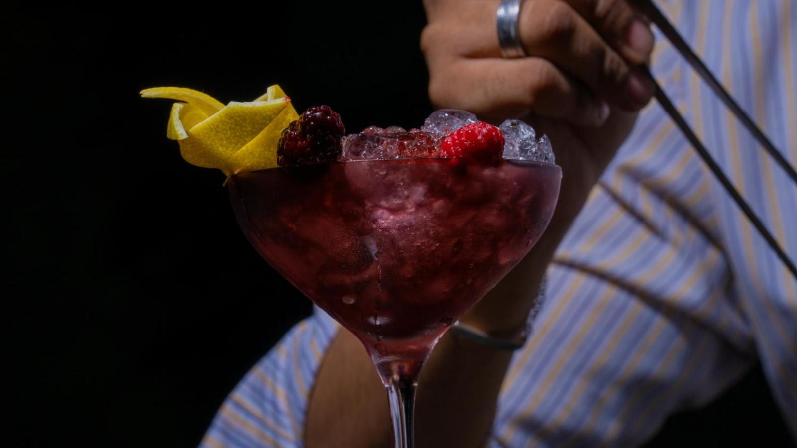The Abdali Boulevard Hotel Амман Экстерьер фото A Kir Royale cocktail