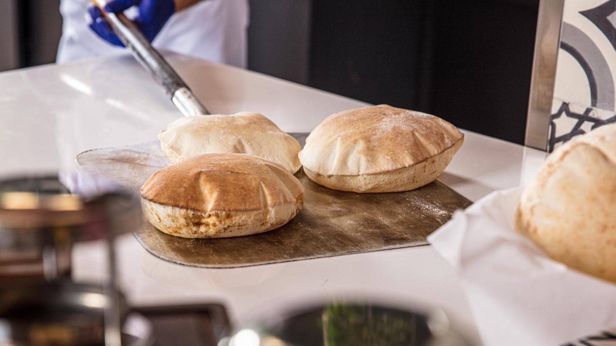 The Abdali Boulevard Hotel Амман Экстерьер фото Pita bread