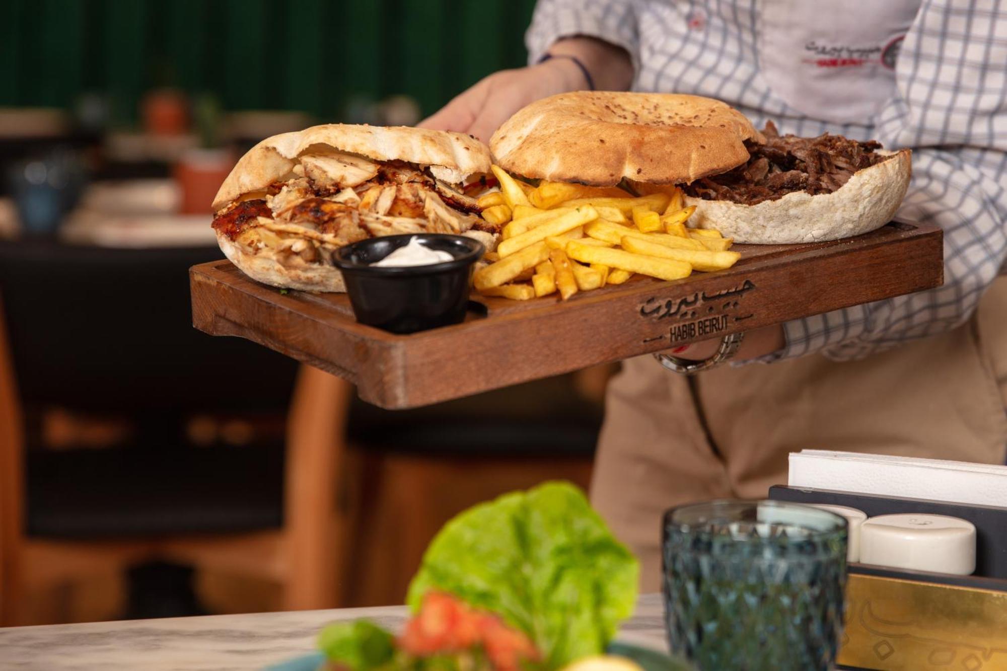 The Abdali Boulevard Hotel Амман Экстерьер фото A shawarma