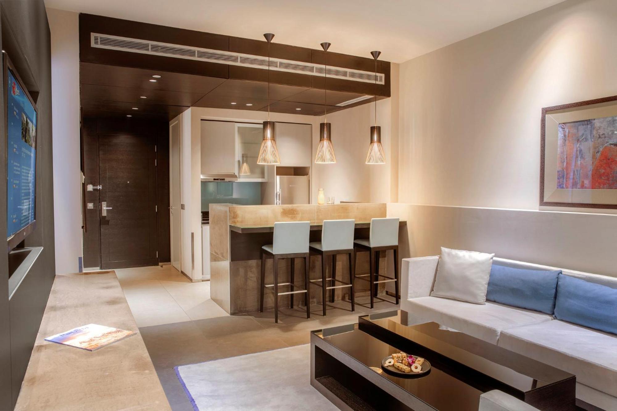 The Abdali Boulevard Hotel Амман Экстерьер фото A living room with a kitchenette