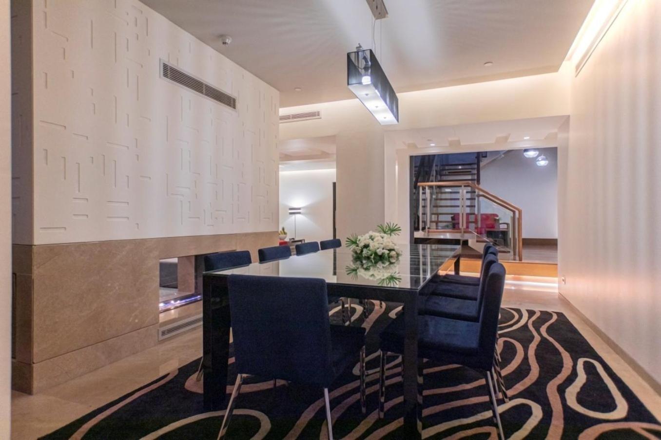 The Abdali Boulevard Hotel Амман Экстерьер фото The interior of a suite at the hotel