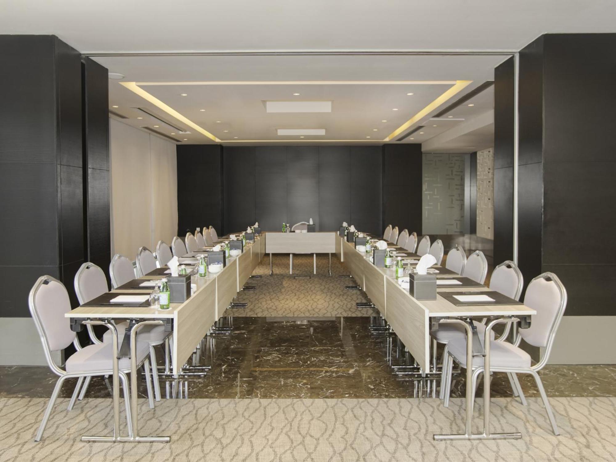 The Abdali Boulevard Hotel Амман Экстерьер фото Meeting room