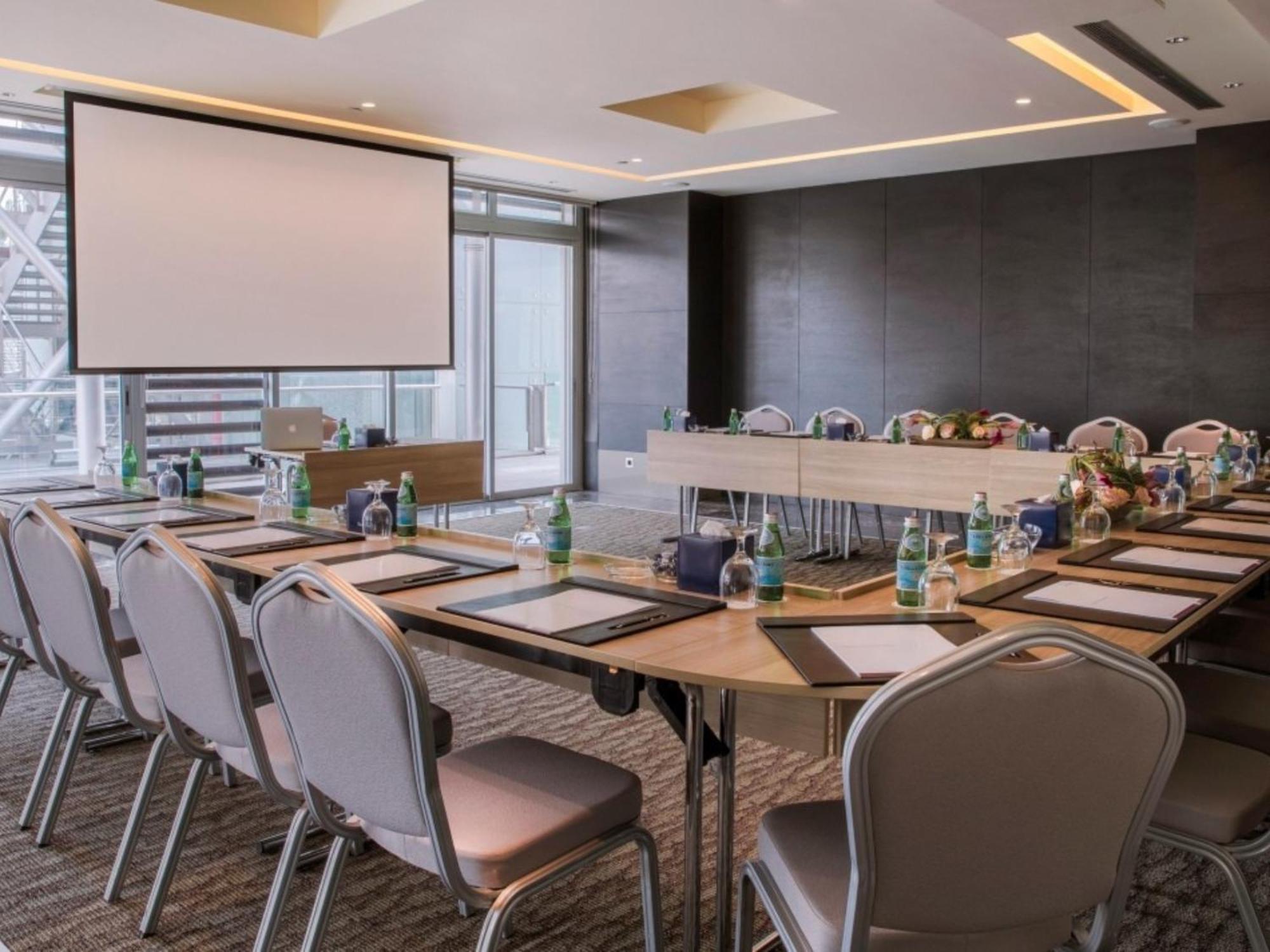 The Abdali Boulevard Hotel Амман Экстерьер фото Meeting room