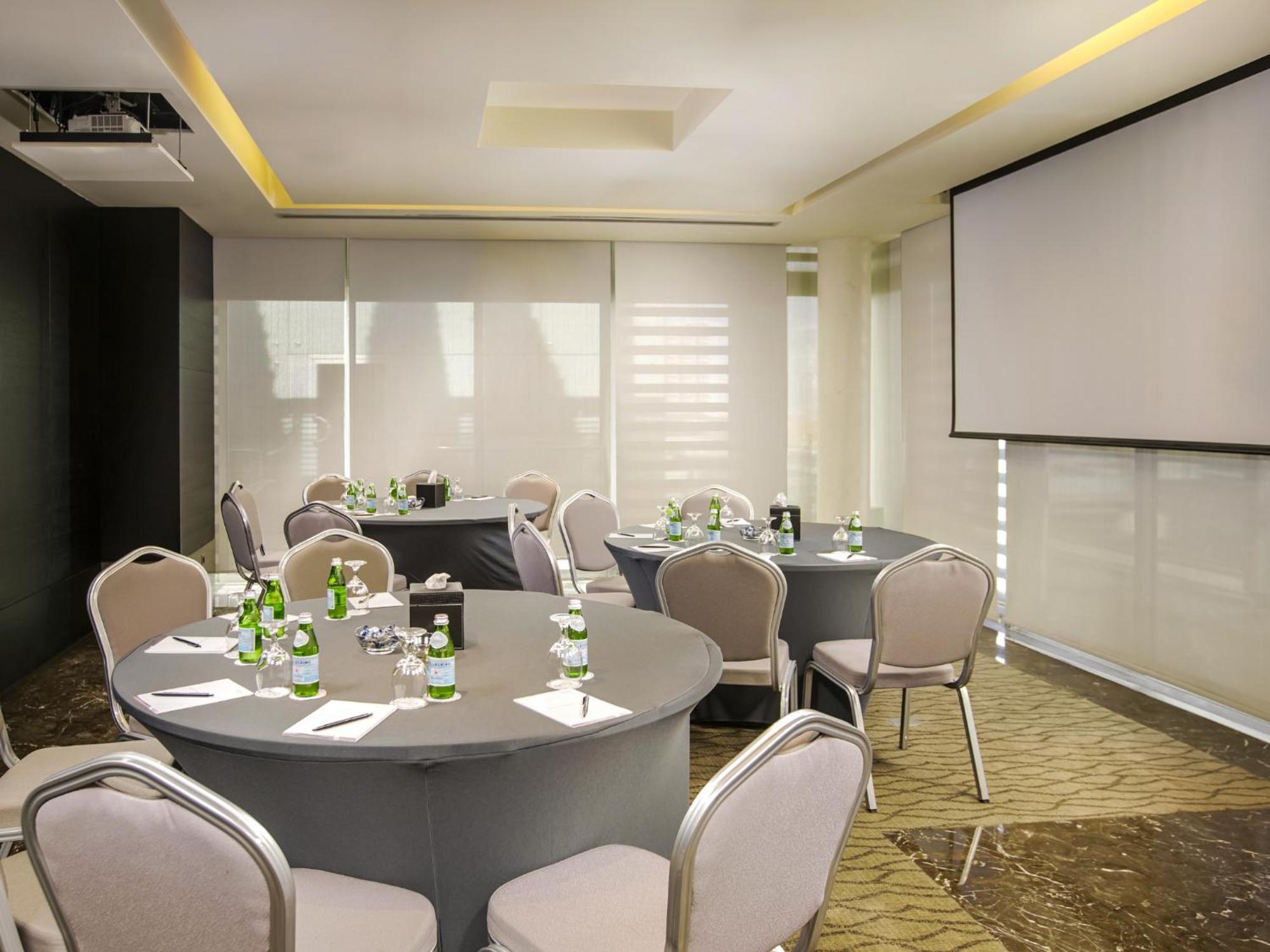 The Abdali Boulevard Hotel Амман Экстерьер фото Meeting room